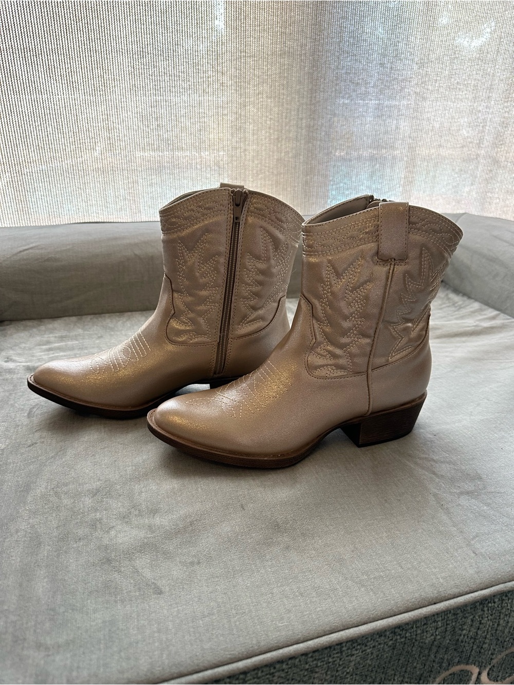 OMG PERFECT CUTE BRUSHED GOLD WESTERN BOOTS COCONUTS BY MATISSE  1.5” HEEL WOW